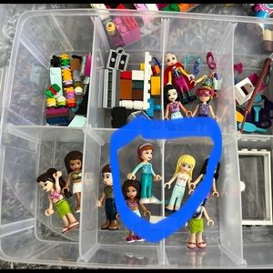 2 Lego friend figures